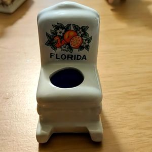 Odd florida statue with soft blue middle